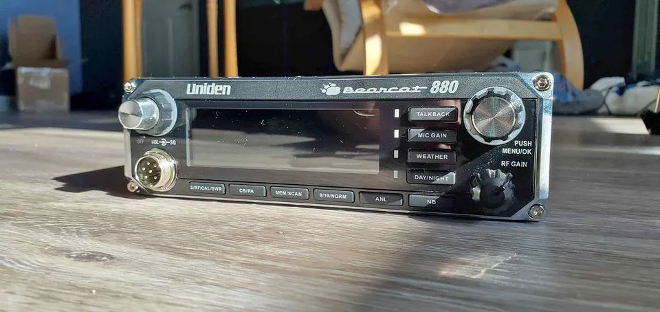 Uniden Bearcat 880 - front of the CB radio