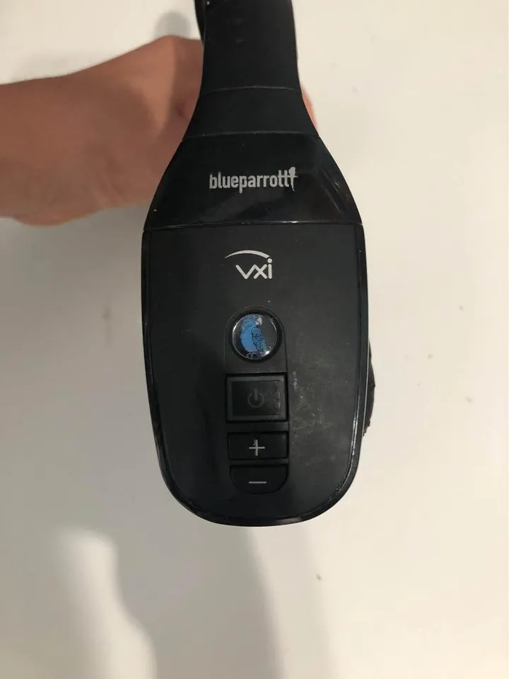 BlueParrott B450-XT controls